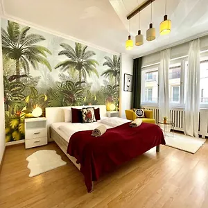 riverside-panoramic-apartment.inbudapesthotels.com/